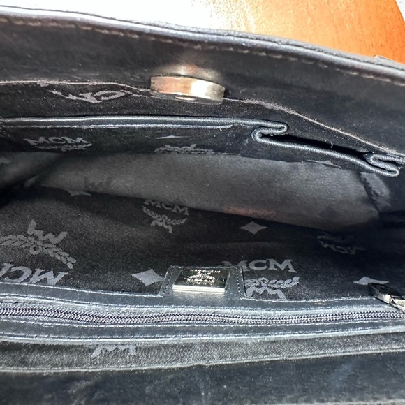 MCM VISETOS TOTE BLACK BAG/CHARM LOGO - Picture 8 of 13